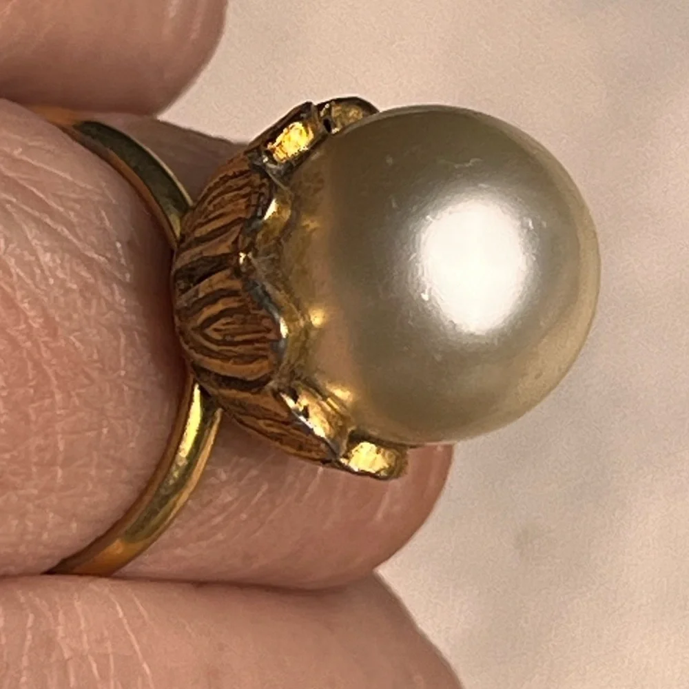 Vintage unsigned Miriam Haskell‎ Faux Pearl Gold-Tone Baroque adjustable ring